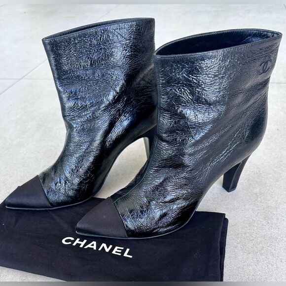 Chanel CC Logo Crumpled Calfskin Satin Cap Toe Short Ankle Boots EU 38.5 US7.5-8 - Picture 1 of 12